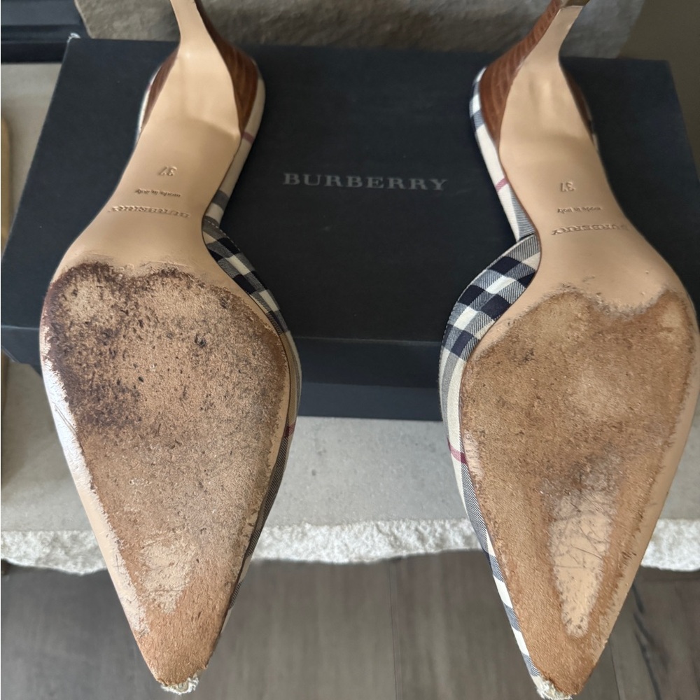 Burberry heels
OG box and dust bag - Picture 8 of 10